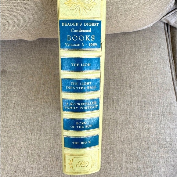 Initial “L” made out of a Book - Picture 4 of 4